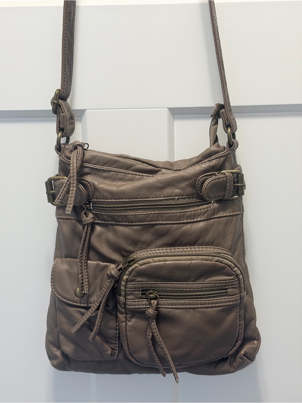 Scarleton Multi-Pocket Crossbody Bag (Model H1833).